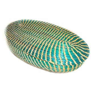 Hand-crafted Medium Oval Green/ Natural Wicker Basket (Ethiopia)