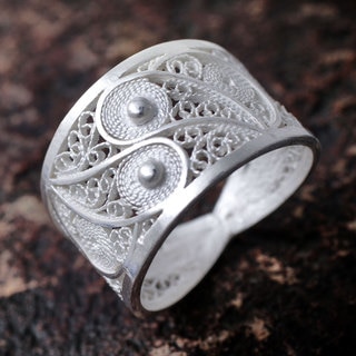 Handcrafted Silver 'Paisley Shine' Filigree Ring (Peru)