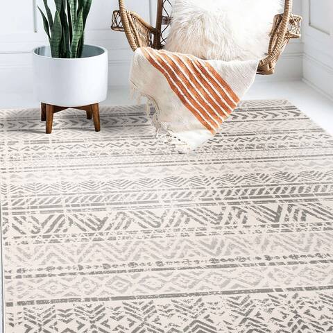 The Curated Nomad Midtown Geometric Distressed Bohemian Rug