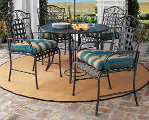 Comfortable outdoor dining set