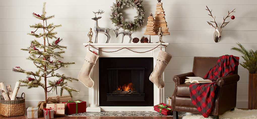 Country Christmas decorated mantel